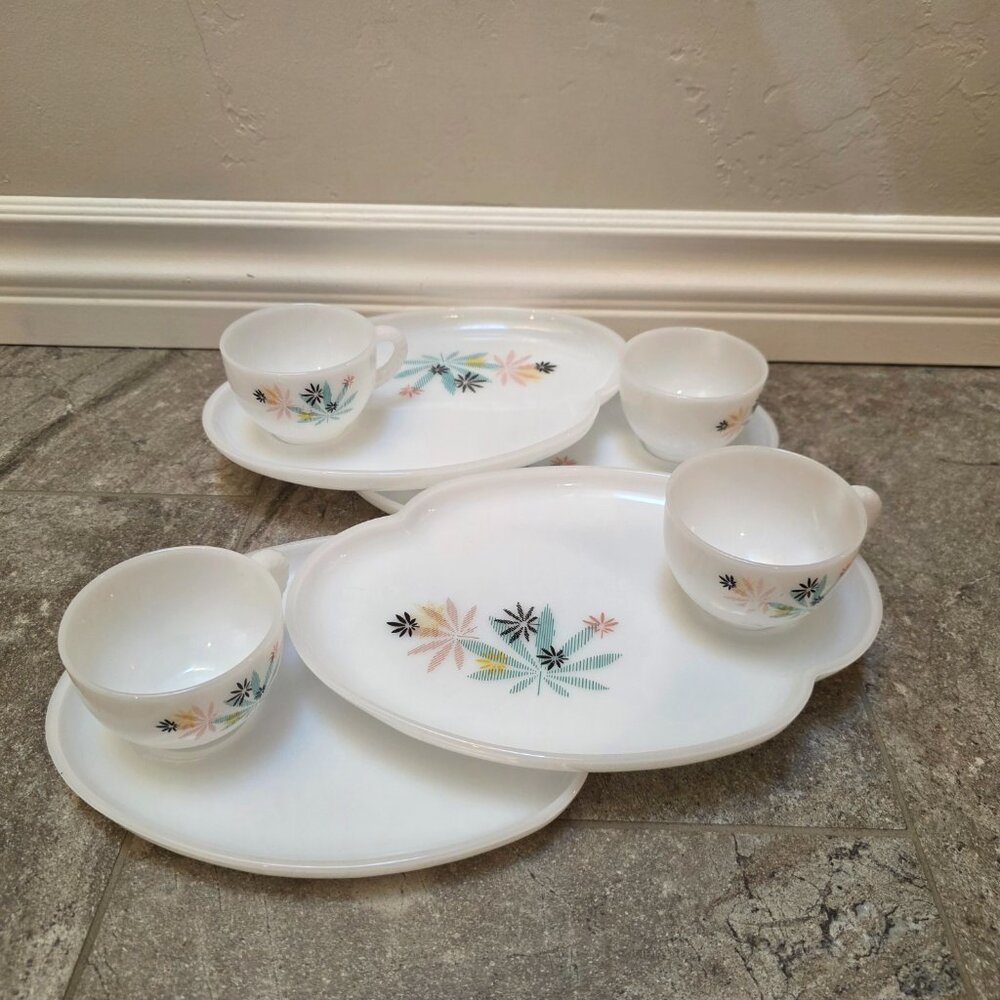 Vintage Federal Glass Atomic Flower Weed pot Herb Milk Glass Snack Patio 8Pc Set